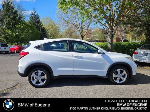 Used 2017 Honda HR-V LX image 2