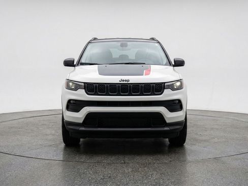 Used 2025 Jeep Compass Trailhawk image 2