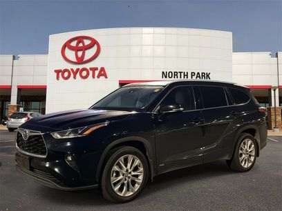 Used 2023 Toyota Highlander Limited