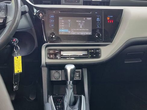 Used 2018 Toyota Corolla LE image 13