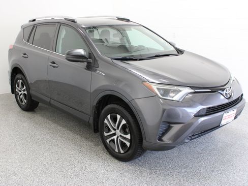 Used 2016 Toyota RAV4 LE AWD/4WD image 4