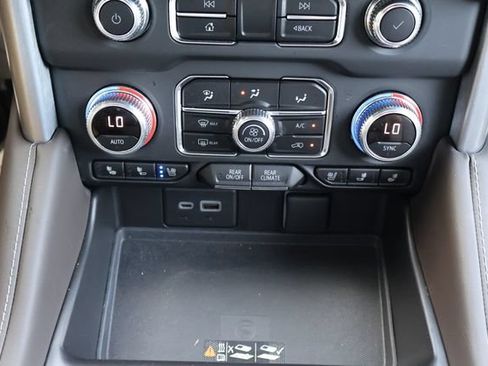 Used 2023 GMC Yukon SLT w/ SLT Luxury Package AWD/4WD image 14