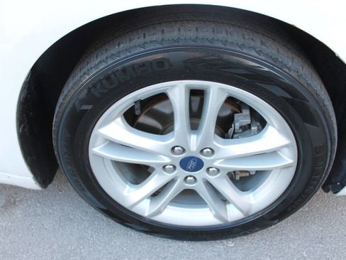 Used 2018 Ford Fusion SE FWD image 11