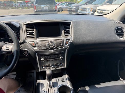 Used 2020 Nissan Pathfinder SL FWD image 30