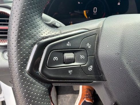 Used 2025 Chevrolet Trax RS w/ Sunroof Package FWD image 40