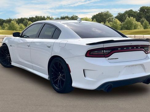 Used 2017 Dodge Charger R/T RWD image 10