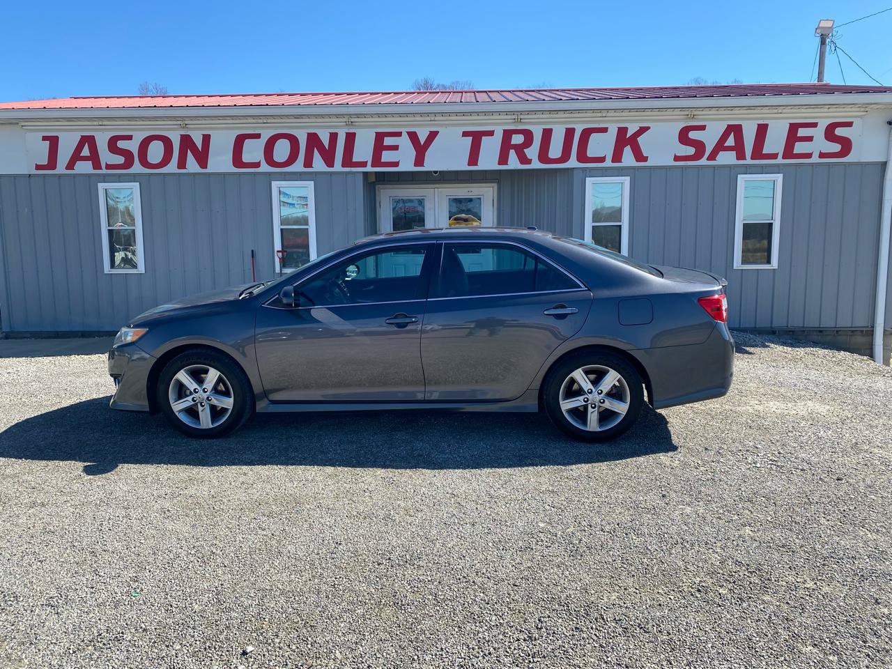 Used 2014 Toyota Camry SE w/ Moonroof Package FWD image 1