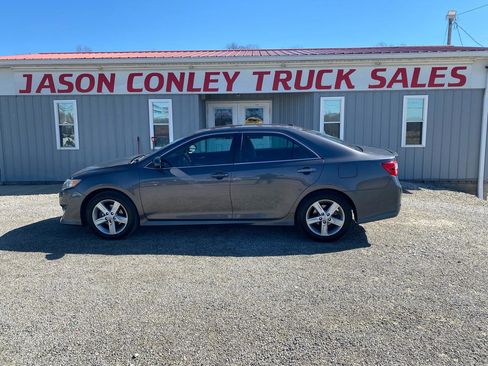 Used 2014 Toyota Camry SE w/ Moonroof Package image 1
