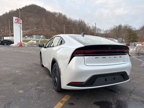 New 2026 Toyota Prius LE image 6