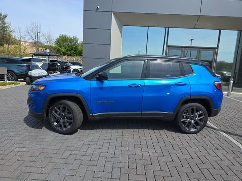 Used 2026 Jeep Compass Limited AWD/4WD image 9