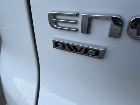 Used 2025 Buick Enclave Preferred image 8