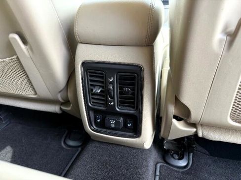 Used 2011 Jeep Grand Cherokee Limited w/ Trailer Tow Group image 14