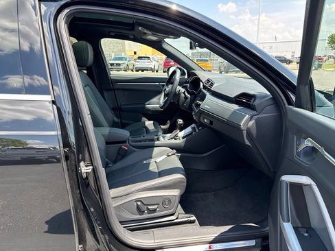 Used 2023 Audi Q3 2.0T Premium w/ Convenience Package AWD/4WD image 40