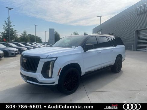 Used 2026 Cadillac Escalade ESV Sport AWD/4WD image 2
