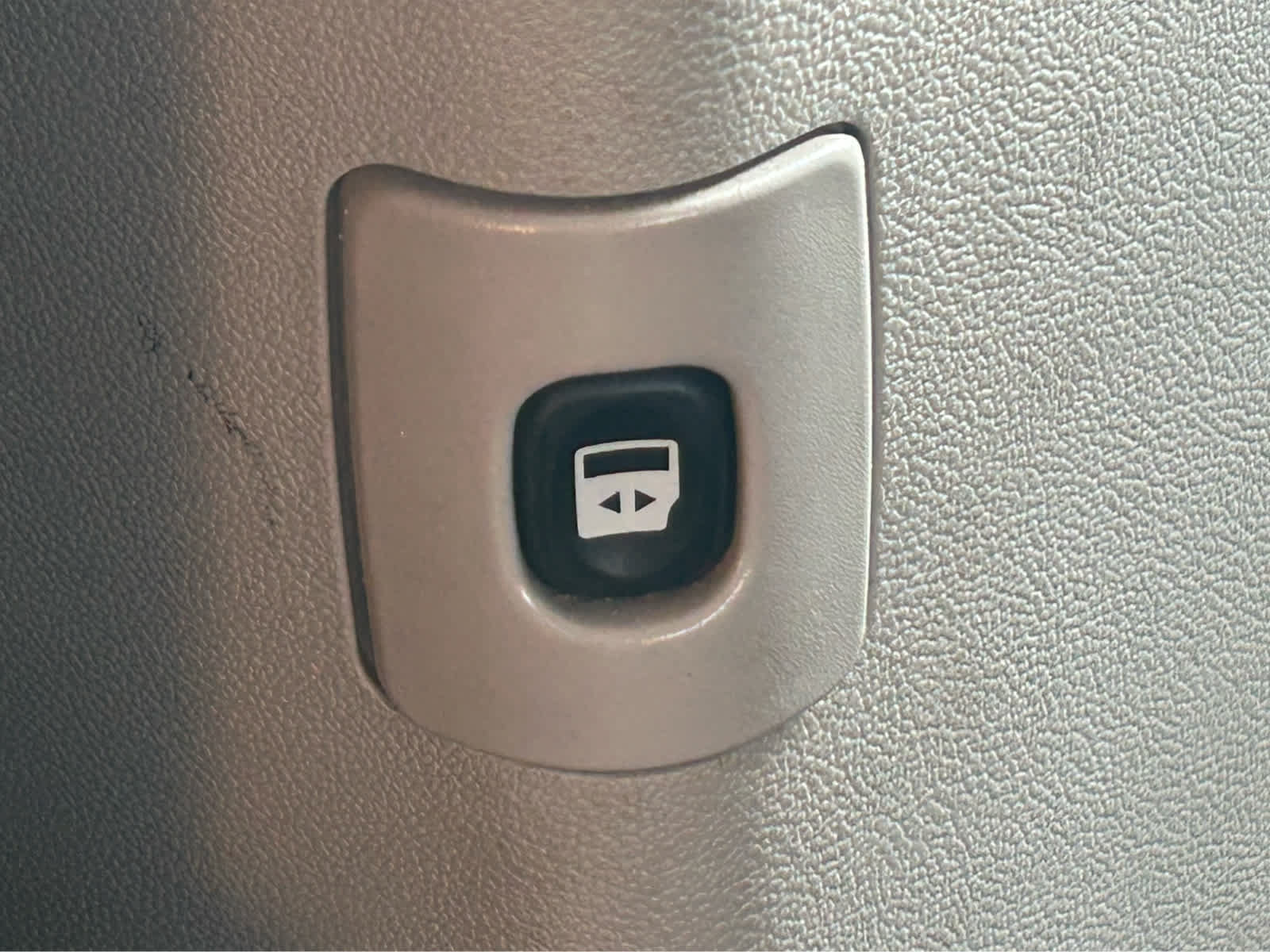 Used 2016 Chrysler Town & Country Touring FWD image 14