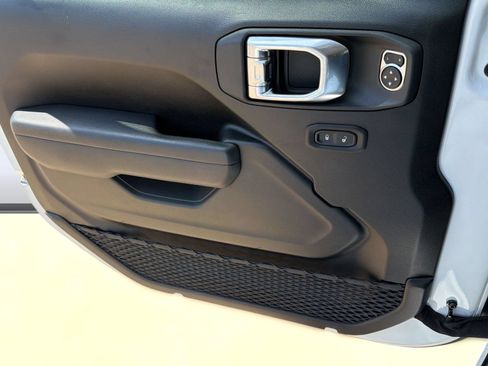 Used 2025 Jeep Wrangler Unlimited Sport AWD/4WD image 12