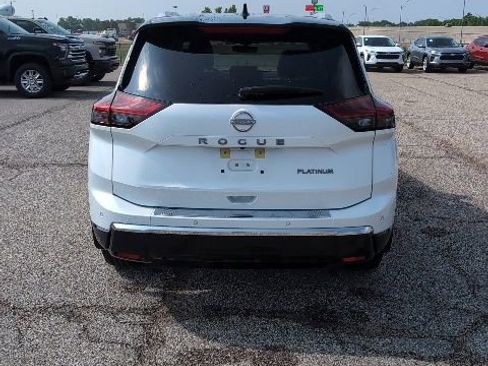 Used 2024 Nissan Rogue Platinum w/ Platinum Premium Package FWD image 6