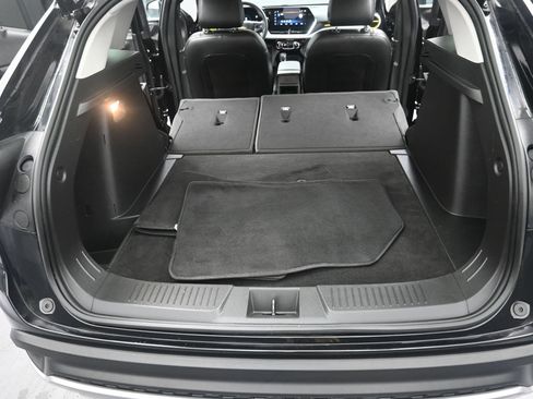 Used 2024 Chevrolet Trax LT FWD image 37