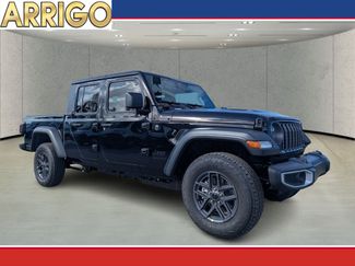New 2026 Jeep Gladiator Sport video 1