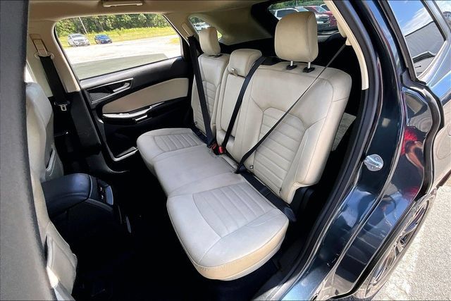 Used 2022 Ford Edge SE w/ Black Appearance Package AWD/4WD image 22
