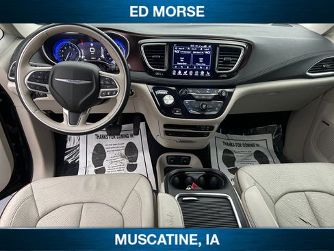 Used 2017 Chrysler Pacifica Limited image 10