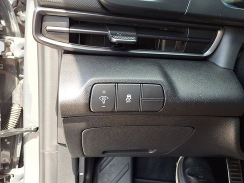 Used 2025 Hyundai Elantra Sport image 19