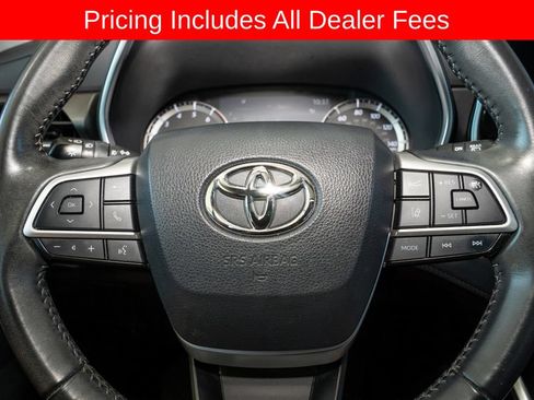 Used 2023 Toyota Highlander XLE FWD image 21