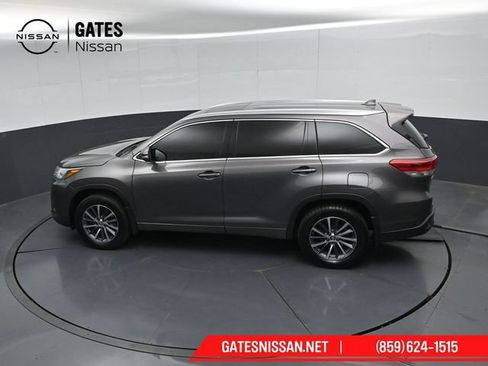 Used 2018 Toyota Highlander XLE AWD/4WD image 59