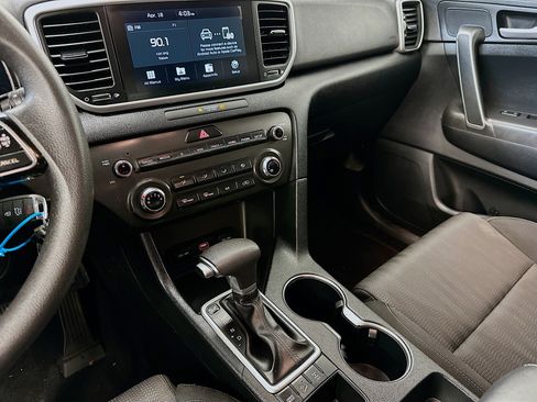 Used 2020 Kia Sportage LX image 25