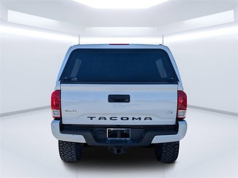 Used 2016 Toyota Tacoma SR image 4