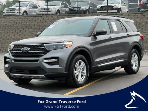 Certified 2021 Ford Explorer XLT w/ Equipment Group 202A AWD/4WD image 1
