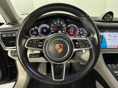 Used 2018 Porsche Panamera 4 image 18