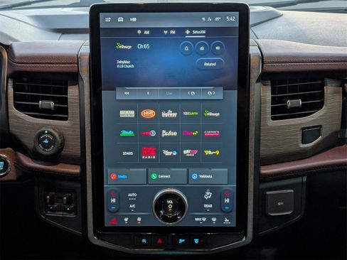 Used 2022 Ford Expedition Limited image 18