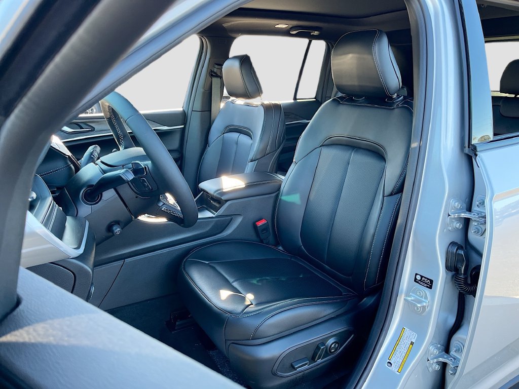 New 2026 Jeep Grand Cherokee Limited w/ Luxury Tech Group II RWD image 17