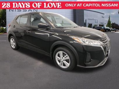 New 2025 Nissan Kicks Play S