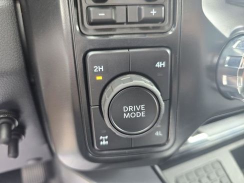 Used 2025 Ford F250 Lariat w/ Black Appearance Package image 4