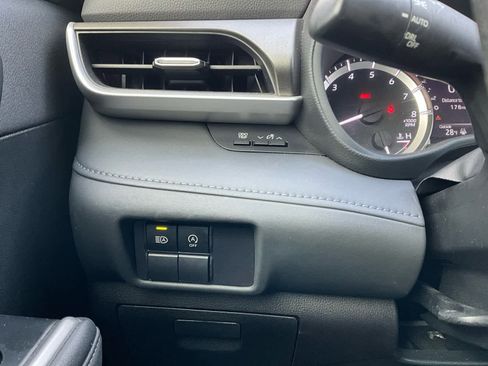 Used 2023 Toyota Highlander L image 24