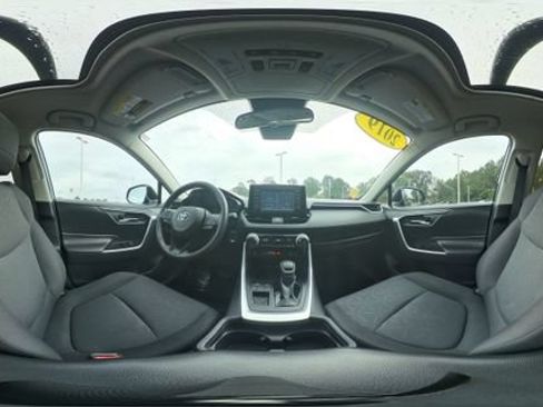 Used 2019 Toyota RAV4 XLE w/ Convenience Package FWD image 22