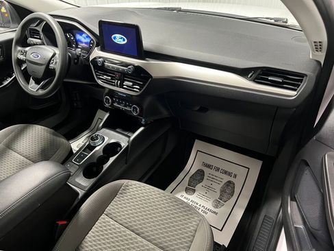 Used 2022 Ford Escape SE image 3