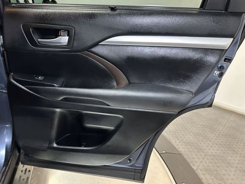 Used 2017 Toyota Highlander XLE AWD/4WD image 21