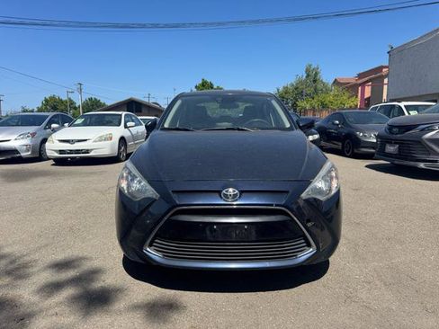 Used 2018 Toyota Yaris iA image 2