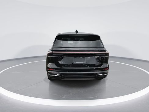 Used 2025 Lincoln Nautilus Premier image 7