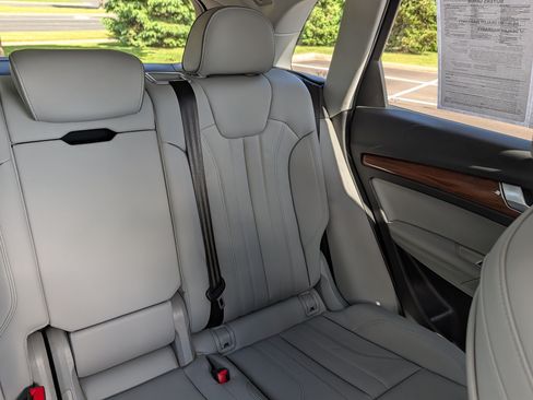 Used 2023 Audi Q5 e Premium Plus w/ Premium Plus Package AWD/4WD image 14