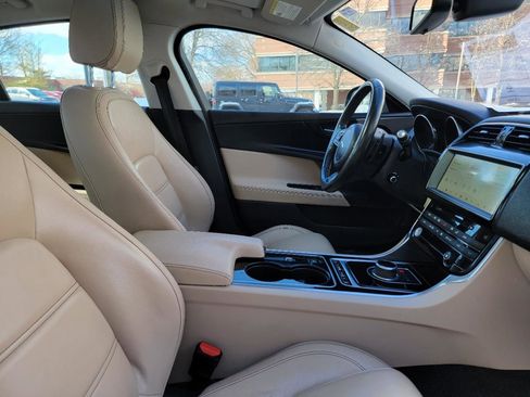 Used 2017 Jaguar XE Prestige RWD image 35