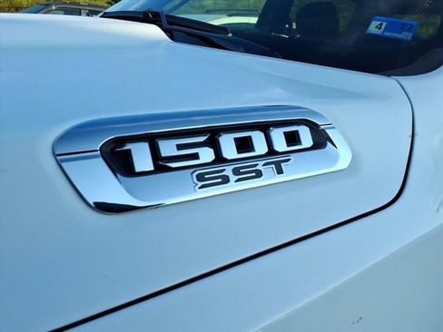 Used 2025 RAM 1500 Big Horn AWD/4WD image 4