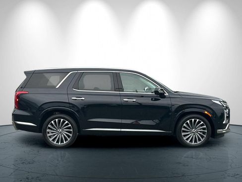 Used 2024 Hyundai Palisade Calligraphy FWD image 3