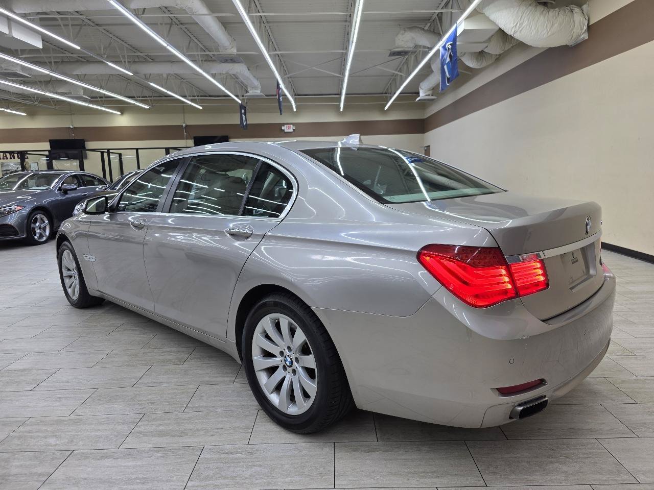 Used 2011 BMW 750Li xDrive AWD/4WD image 8