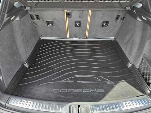 Used 2018 Porsche Macan image 31