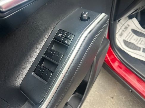 Used 2022 Toyota Highlander XLE image 19