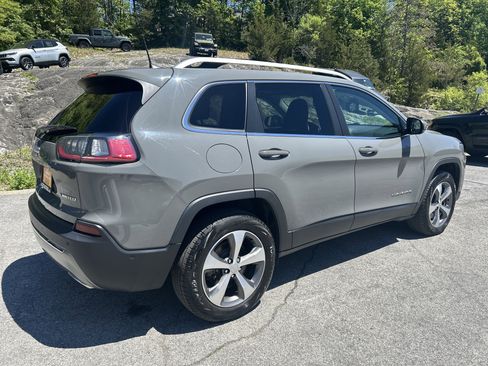 Used 2021 Jeep Cherokee Limited AWD/4WD image 3